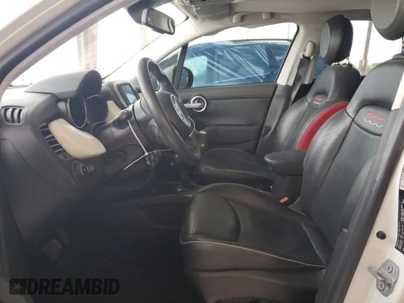 2016 FIAT 500X Lounge z VIN ZFBCFXDT2GP397059, wystawiony jako Copart lot #54349335 z przebiegiem 105 642 mil mil oraz Szkoda całkowita • Salvage title. Historia ofert i sprzedaży dostępna na DreamBid. Obrazek 7.