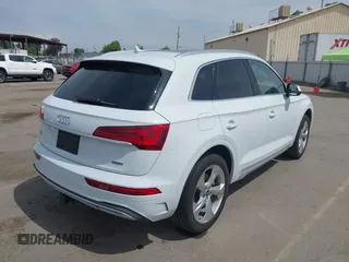 2021 Audi Q5 Premium Plus with VIN WA1BAAFY0M2069879, listed as a IAAI auction lot 42009952 with 44,686 mi miles. Bid and sale history available at carsss.com. Image 4.