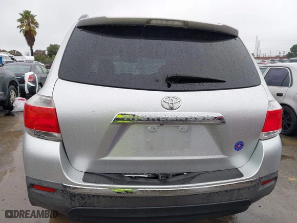 2013 Toyota Highlander with VIN 5TDZK3EH4DS103474, listed as a IAAI auction lot 41582903 with 136,596 mi miles. Bid and sale history available at carsss.com. Image 15.