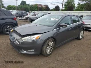 2017 Ford Focus Titanium z VIN 1FADP3N29HL240527, wystawiony jako Copart lot #62891695 z przebiegiem 126 926 mil mil oraz Szkoda całkowita • Salvage title. Historia ofert i sprzedaży dostępna na DreamBid. Obrazek 1.