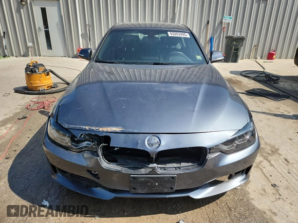2014 BMW 3 Series 320i xDrive z VIN WBA3C3C52EP661263, wystawiony jako Copart lot #63203495 z przebiegiem 190 412 mil mil oraz Nie do naprawy • Non repairable. Historia ofert i sprzedaży dostępna na DreamBid. Obrazek 5.