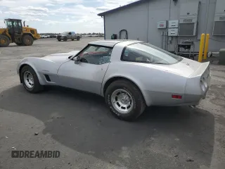 1982 Chevrolet Corvette z VIN 1G1AY878XC5102140, wystawiony jako Copart lot #59845855 z przebiegiem 80 611 mil mil oraz Czysty tytuł • Clean title. Historia ofert i sprzedaży dostępna na DreamBid. Obrazek 2.