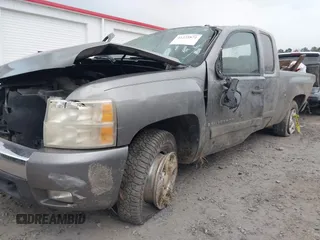 2007 Chevrolet Silverado 1500 LT w/1LT with VIN 2GCEC19J471682541, listed as a IAAI auction lot 41235872 with 200,802 mi miles. Bid and sale history available at carsss.com. Image 17.