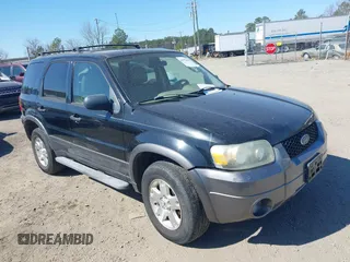 2006 Ford Escape XLT with VIN 1FMCU931X6KB64889, listed as a IAAI auction lot 41779430 with 202,177 mi miles. Bid and sale history available at carsss.com. Image 1.