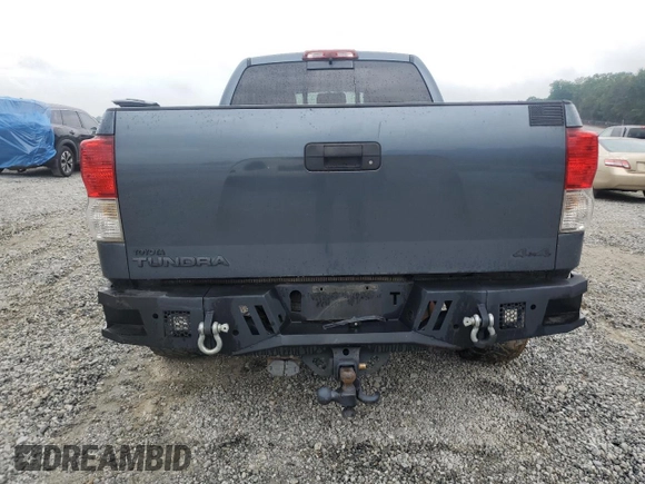 2010 Toyota Tundra z VIN 5TFUW5F15AX101377, wystawiony jako Copart lot #55348565 z przebiegiem 182 147 mil mil oraz Szkoda całkowita • Salvage title. Historia ofert i sprzedaży dostępna na DreamBid. Obrazek 6.