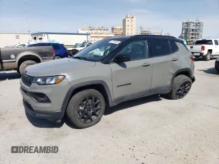 2023 Jeep Compass Altitude z VIN 3C4NJDBN2PT556911, wystawiony jako Copart lot #47703495 z przebiegiem 36 092 mil mil oraz Szkoda całkowita • Salvage title. Historia ofert i sprzedaży dostępna na DreamBid. Obrazek 1.