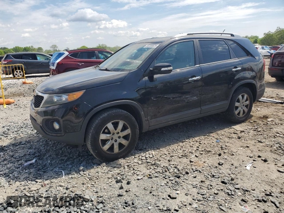 2013 Kia Sorento LX z VIN 5XYKT4A64DG352153, wystawiony jako Copart lot #55330825 z przebiegiem 289 967 mil mil oraz Szkoda całkowita • Salvage title. Historia ofert i sprzedaży dostępna na DreamBid. Obrazek 1.