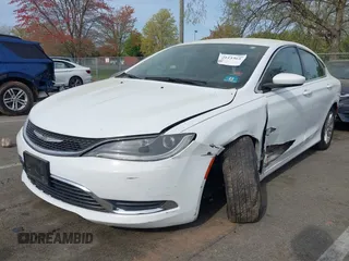 2015 Chrysler 200 Limited z VIN 1C3CCCAB5FN570775, wystawiony jako IAAI lot #42115365 z przebiegiem 166 975 mil mil oraz . Historia ofert i sprzedaży dostępna na DreamBid. Obrazek 6.