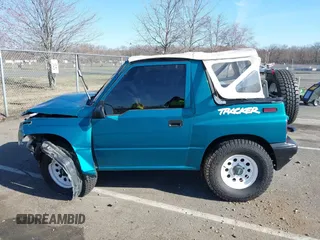 1996 Chevrolet Tracker z VIN 2CNBE1866T6936852, wystawiony jako IAAI lot #41812790 z przebiegiem 72 762 mil mil oraz . Historia ofert i sprzedaży dostępna na DreamBid. Obrazek 14.