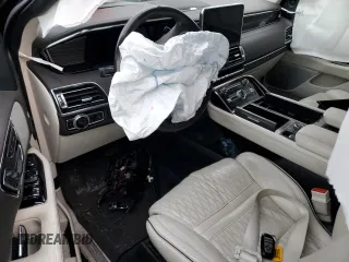 2021 Lincoln Navigator Black Label z VIN 5LMJJ3TT1MEL03959, wystawiony jako Copart lot #43876275 z przebiegiem Nie podano mil oraz Szkoda całkowita • Salvage title. Historia ofert i sprzedaży dostępna na DreamBid. Obrazek 8.