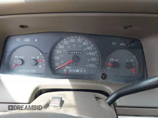2003 Mercury Grand Marquis LS Premium z VIN 2MEHM75WX3X704496, wystawiony jako IAAI lot #42257767 z przebiegiem 200 885 mil mil oraz . Historia ofert i sprzedaży dostępna na DreamBid. Obrazek 7.