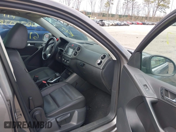 2010 Volkswagen Tiguan SEL with VIN WVGAV7AX3AW529317, listed as a IAAI auction lot 42059046 with Not provided miles and . Bid and sale history available at DreamBid. Image 5.