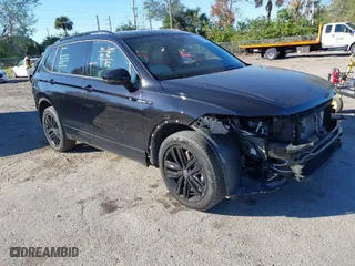 2022 Volkswagen Tiguan SE R-Line Black with VIN 3VVCB7AX9NM162825, listed as a IAAI auction lot 41272552 with 24,183 mi miles. Bid and sale history available at carsss.com. Image 1.