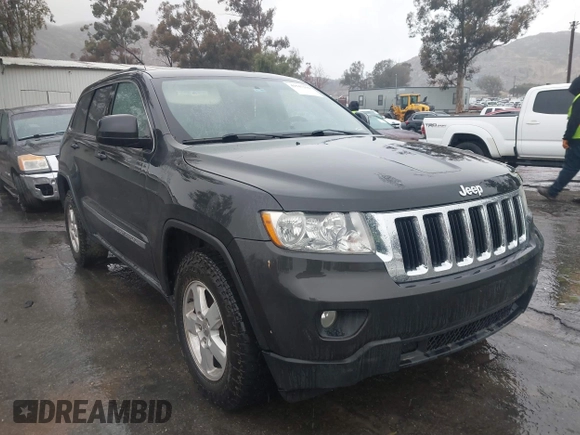 2011 Jeep Grand Cherokee Laredo z VIN 1J4RR4GG1BC566381, wystawiony jako IAAI lot #41547199 z przebiegiem 215 157 mil mil oraz . Historia ofert i sprzedaży dostępna na DreamBid. Obrazek 1.