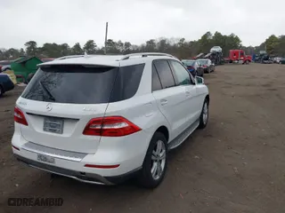 2014 Mercedes-Benz M-Class ML 350 with VIN 4JGDA5HB0EA395974, listed as a IAAI auction lot 41652743 with 116,822 mi miles. Bid and sale history available at carsss.com. Image 4.