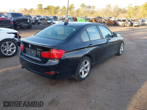 2013 BMW 3 Series 320i xDrive z VIN WBA3C3C52DF981204, wystawiony jako IAAI lot #41731595 z przebiegiem 82 514 mil mil oraz . Historia ofert i sprzedaży dostępna na DreamBid. Obrazek 4.