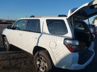 2022 Toyota 4Runner SR5 Premium with VIN JTENU5JR5N6075068, listed as a IAAI auction lot 41348606 with 54,315 mi miles. Bid and sale history available at carsss.com. Image 3.