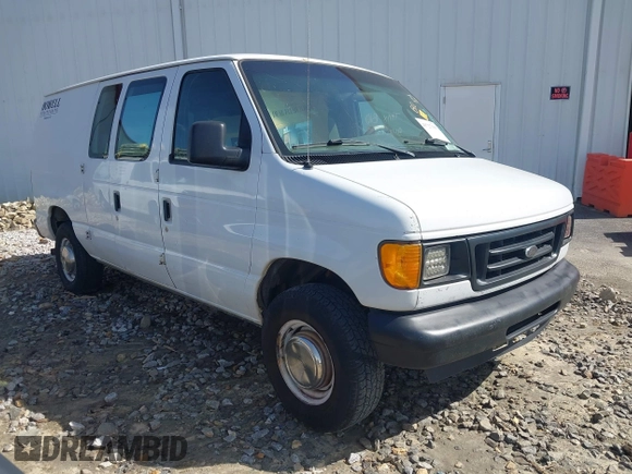 2005 Ford Econoline Cargo with VIN 1FTNE24L15HA46713, listed as a IAAI auction lot 41727365 with 424,135 mi miles. Bid and sale history available at carsss.com. Image 1.