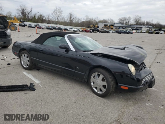 2003 Ford Thunderbird Deluxe z VIN 1FAHP60AX3Y101570, wystawiony jako Copart lot #51546865 z przebiegiem 108 736 mil mil oraz Szkoda całkowita • Salvage title. Historia ofert i sprzedaży dostępna na DreamBid. Obrazek 4.