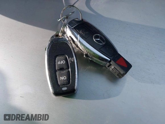2001 Mercedes-Benz E-Class with VIN WDBJH65JX1B290284, listed as a IAAI auction lot 41713265 with 1 mi miles. Bid and sale history available at carsss.com. Image 11.
