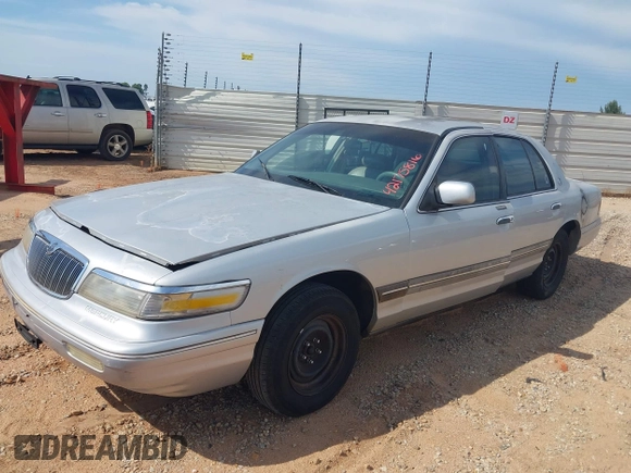 1996 Mercury Grand Marquis GS z VIN 2MELM74W7TX683568, wystawiony jako IAAI lot #42175816 z przebiegiem 56 126 mil mil oraz . Historia ofert i sprzedaży dostępna na DreamBid. Obrazek 2.