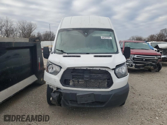 2018 Ford Transit z VIN 1FTYR3XG6JKA95666, wystawiony jako Copart lot #84292594 z przebiegiem 218 335 mil mil oraz Nie do naprawy • Non repairable. Historia ofert i sprzedaży dostępna na DreamBid. Obrazek 5.