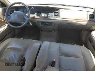 2003 Ford Crown Victoria LX z VIN 2FAFP74W43X123583, wystawiony jako Copart lot #57677555 z przebiegiem 185 336 mil mil oraz Szkoda całkowita • Salvage title. Historia ofert i sprzedaży dostępna na DreamBid. Obrazek 8.