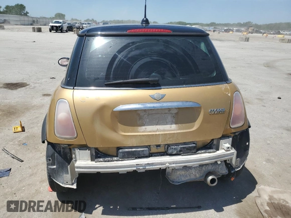 2004 MINI Hardtop z VIN WMWRC33454TC50742, wystawiony jako Copart lot #56655565 z przebiegiem Nie podano mil oraz Szkoda całkowita • Salvage title. Historia ofert i sprzedaży dostępna na DreamBid. Obrazek 6.