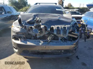 2017 Jeep Cherokee Latitude with VIN 1C4PJLCS1HW623405, listed as a Copart auction lot 87811065 with 75,689 mi miles and Salvage Title. Bid and sale history available at carsss.com. Image 5.