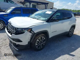 2024 Jeep Compass Limited z VIN 3C4NJDCN6RT610177, wystawiony jako IAAI lot #42498623 z przebiegiem 36 259 mil mil oraz . Historia ofert i sprzedaży dostępna na DreamBid. Obrazek 18.