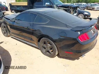 2017 Ford Mustang V6 z VIN 1FA6P8AM5H5256208, wystawiony jako IAAI lot #42069664 z przebiegiem 82 427 mil mil oraz . Historia ofert i sprzedaży dostępna na DreamBid. Obrazek 3.