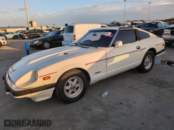 1983 Datsun 280ZX z VIN JN1HZ04S2DX564639, wystawiony jako Copart lot #75222314 z przebiegiem 75 925 mil mil oraz Szkody całkowita. Historia ofert i sprzedaży dostępna na DreamBid. Obrazek 1.