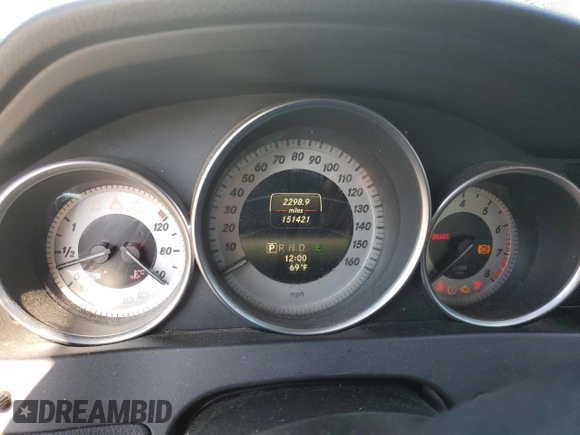 2014 Mercedes-Benz C 250 Sport z VIN WDDGF4HB8EA942721, wystawiony jako Copart lot #52629855 z przebiegiem 151 421 mil mil oraz Szkoda całkowita • Salvage title. Historia ofert i sprzedaży dostępna na DreamBid. Obrazek 9.
