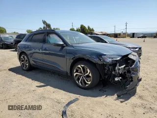2024 Audi Q8 e-tron z VIN WA16AAGE4RB051463, wystawiony jako Copart lot #55693475 z przebiegiem Nie podano mil oraz Szkoda całkowita • Salvage title. Historia ofert i sprzedaży dostępna na DreamBid. Obrazek 4.