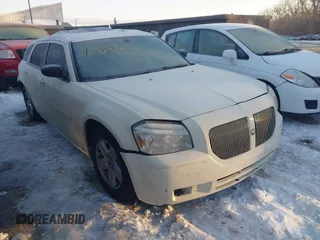 2005 Dodge Magnum SE with VIN 2D4FV48V05H510485, listed as a IAAI auction lot 41325938 with 250,406 mi miles. Bid and sale history available at carsss.com. Image 1.