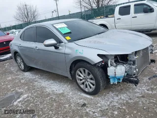 2020 Toyota Camry LE with VIN 4T1C11AK3LU366401, listed as a IAAI auction lot 41631753 with 32,708 mi miles. Bid and sale history available at carsss.com. Image 1.