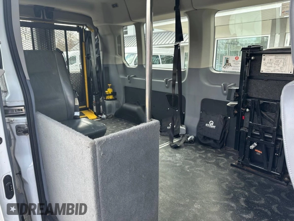 2018 Ford Transit Passenger XL z VIN 1FBZX2CM1JKA87141, wystawiony jako Copart lot #62780235 z przebiegiem 210 850 mil mil oraz Czysty tytuł • Clean title. Historia ofert i sprzedaży dostępna na DreamBid. Obrazek 6.