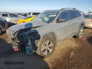 2015 Jeep Cherokee Trailhawk z VIN 1C4PJMBB2FW503522, wystawiony jako Copart lot #88771855 z przebiegiem Nie podano mil oraz Szkoda całkowita • Salvage title. Historia ofert i sprzedaży dostępna na DreamBid. Obrazek 1.