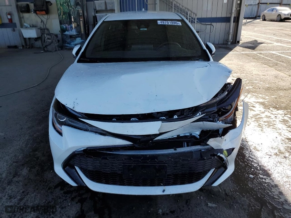 2020 Toyota Corolla Hatchback SE with VIN JTND4RBE1L3092043, listed as a Copart auction lot 49701895 with 38,713 mi miles and Salvage Title. Bid and sale history available at carsss.com. Image 5.