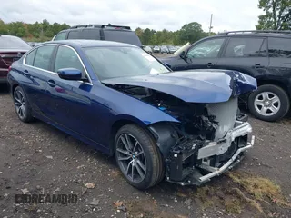2020 BMW 3 Series 330i xDrive with VIN 3MW5R7J00L8B36008, listed as a IAAI auction lot 40459958 with 32,465 mi miles. Bid and sale history available at carsss.com. Image 1.