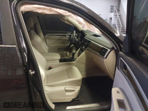 2022 Volkswagen Atlas 3.6L V6 SE w/Technology with VIN 1V2HR2CA3NC545414, listed as a IAAI auction lot 41088885 with 44,658 mi miles. Bid and sale history available at carsss.com. Image 5.