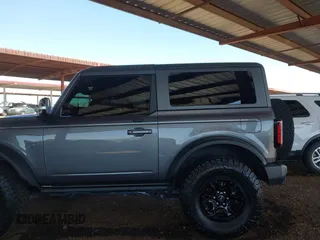 2021 Ford Bronco z VIN 1FMDE5CP3MLB06340, wystawiony jako IAAI lot #41681167 z przebiegiem 28 520 mil mil oraz . Historia ofert i sprzedaży dostępna na DreamBid. Obrazek 14.