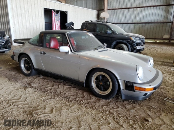 1988 Porsche 911 z VIN WP0EB0913JS161203, wystawiony jako Copart lot #71547754 z przebiegiem 109 128 mil mil oraz Szkoda całkowita • Salvage title. Historia ofert i sprzedaży dostępna na DreamBid. Obrazek 4.