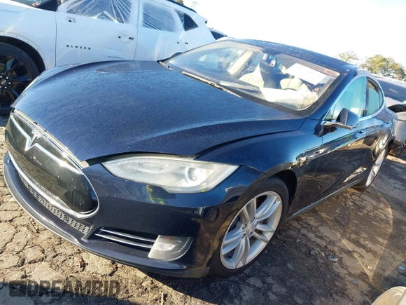 2014 Tesla Model S 60 z VIN 5YJSA1H15EFP48938, wystawiony jako IAAI lot #41574976 z przebiegiem 230 246 mil mil oraz . Historia ofert i sprzedaży dostępna na DreamBid. Obrazek 19.
