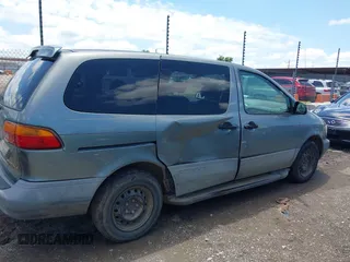 1998 Toyota Sienna LE z VIN 4T3ZF13C3WU040160, wystawiony jako IAAI lot #42457548 z przebiegiem 226 516 mil mil oraz . Historia ofert i sprzedaży dostępna na DreamBid. Obrazek 6.