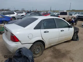 2007 Ford Focus S z VIN 1FAFP34N97W185370, wystawiony jako IAAI lot #41692669 z przebiegiem Nie podano mil oraz . Historia ofert i sprzedaży dostępna na DreamBid. Obrazek 4.