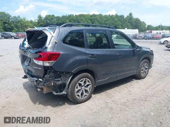 2024 Subaru Forester Premium with VIN JF2SKADC8RH489132, listed as a IAAI auction lot 39957863 with 8,014 mi miles. Bid and sale history available at carsss.com. Image 4.