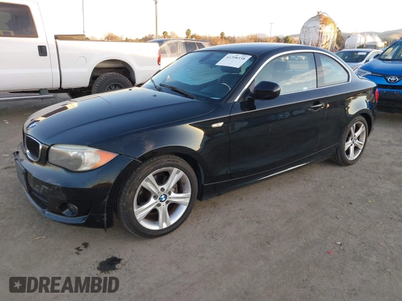 2013 BMW 1 Series 128i с VIN WBAUP9C53DVS95917, выставлен на аукционе IAAI как лот 41398338 с пробегом 52 160 миль миль и . История ставок и продаж доступна на DreamBid. Изображение 18.