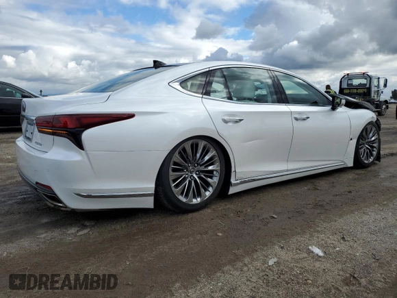 2023 Lexus LS 500 z VIN JTHD51FF4P5018212, wystawiony jako Copart lot #38629154 z przebiegiem 6 546 mil mil oraz . Historia ofert i sprzedaży dostępna na DreamBid. Obrazek 3.