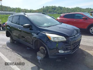 2016 Ford Escape SE z VIN 1FMCU0GX3GUA29026, wystawiony jako IAAI lot #42098206 z przebiegiem 151 820 mil mil oraz . Historia ofert i sprzedaży dostępna na DreamBid. Obrazek 1.